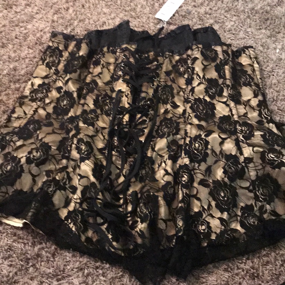Gold and black lace corset - Picture 2 of 3
